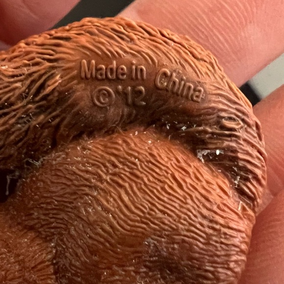 Schleich RED SQUIRREL w/NUT Acorn Sitting Retired Animal Figure 2002 - Picture 4 of 6